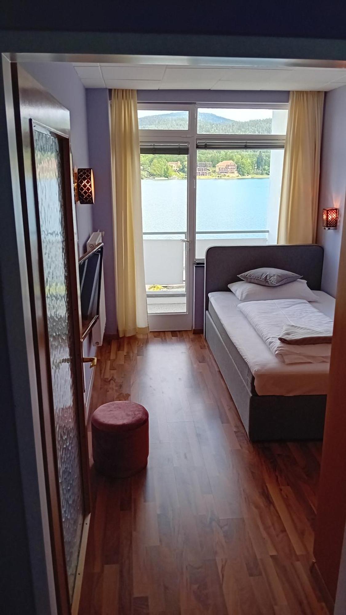 Tennis & Yacht Hotel Velden Velden am Woerthersee Ngoại thất bức ảnh