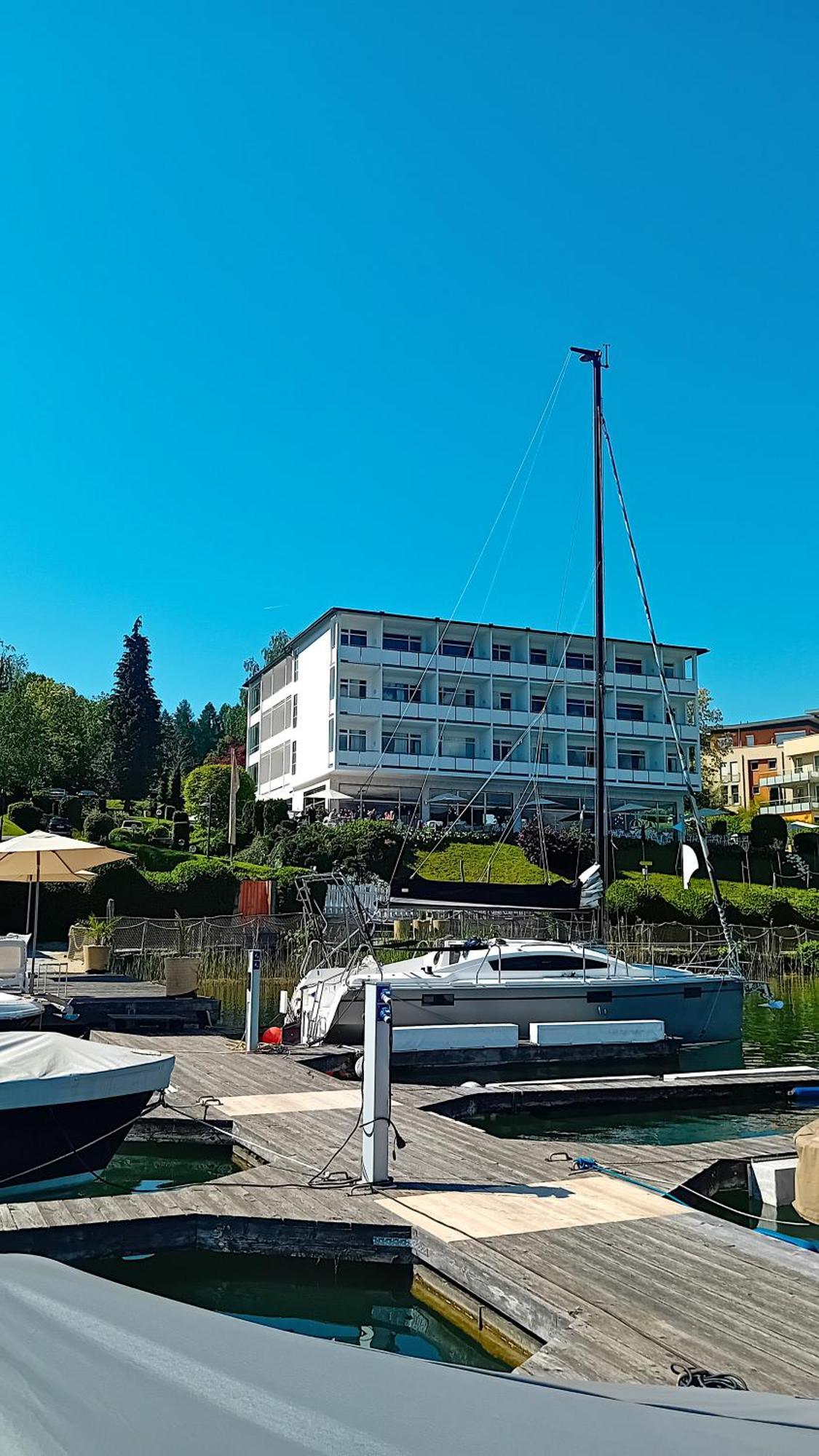 Tennis & Yacht Hotel Velden Velden am Woerthersee Ngoại thất bức ảnh